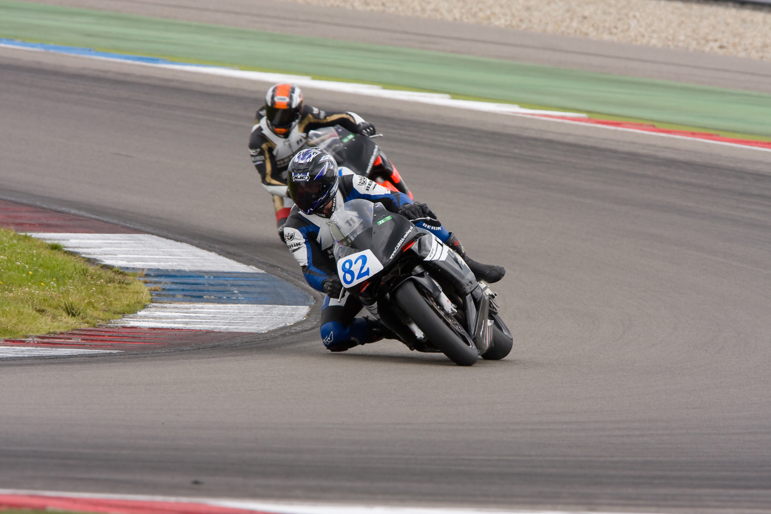 Marcel van Pijkeren en Carlo Harink tijdens wedstrijddag van de ZAC op 10 juni 2009 circuit Assen