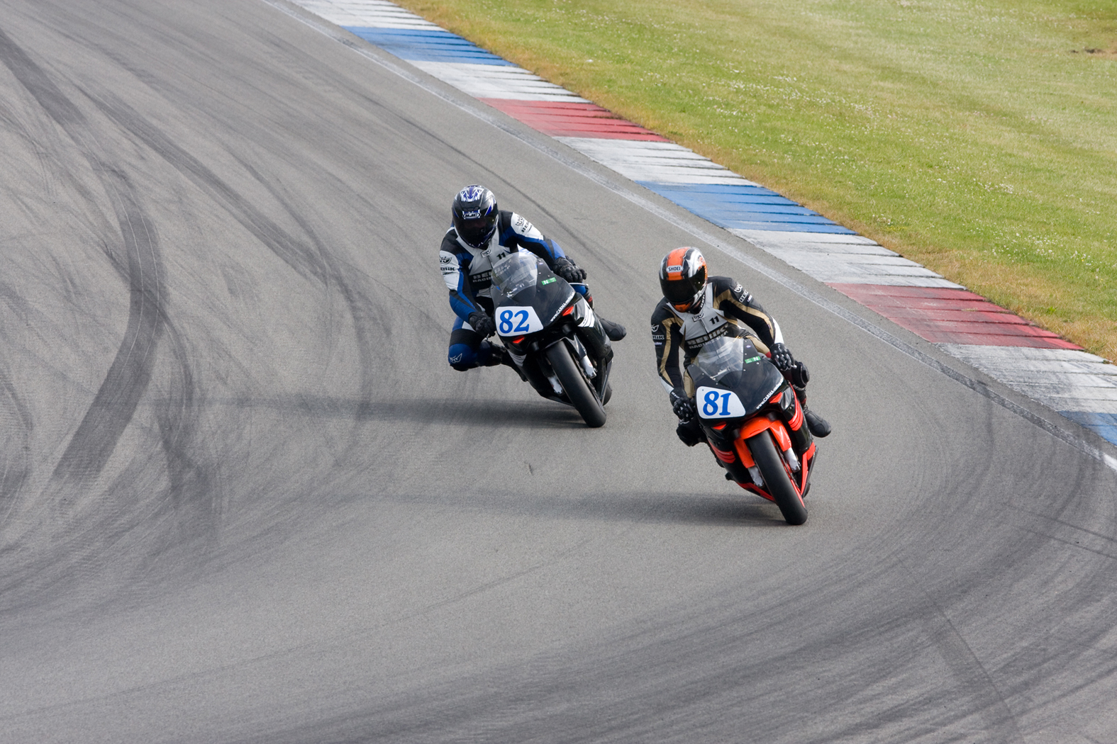 Marcel van Pijkeren en Carlo Harink tijdens wedstrijddag van de ZAC op 10 juni 2009 circuit Assen