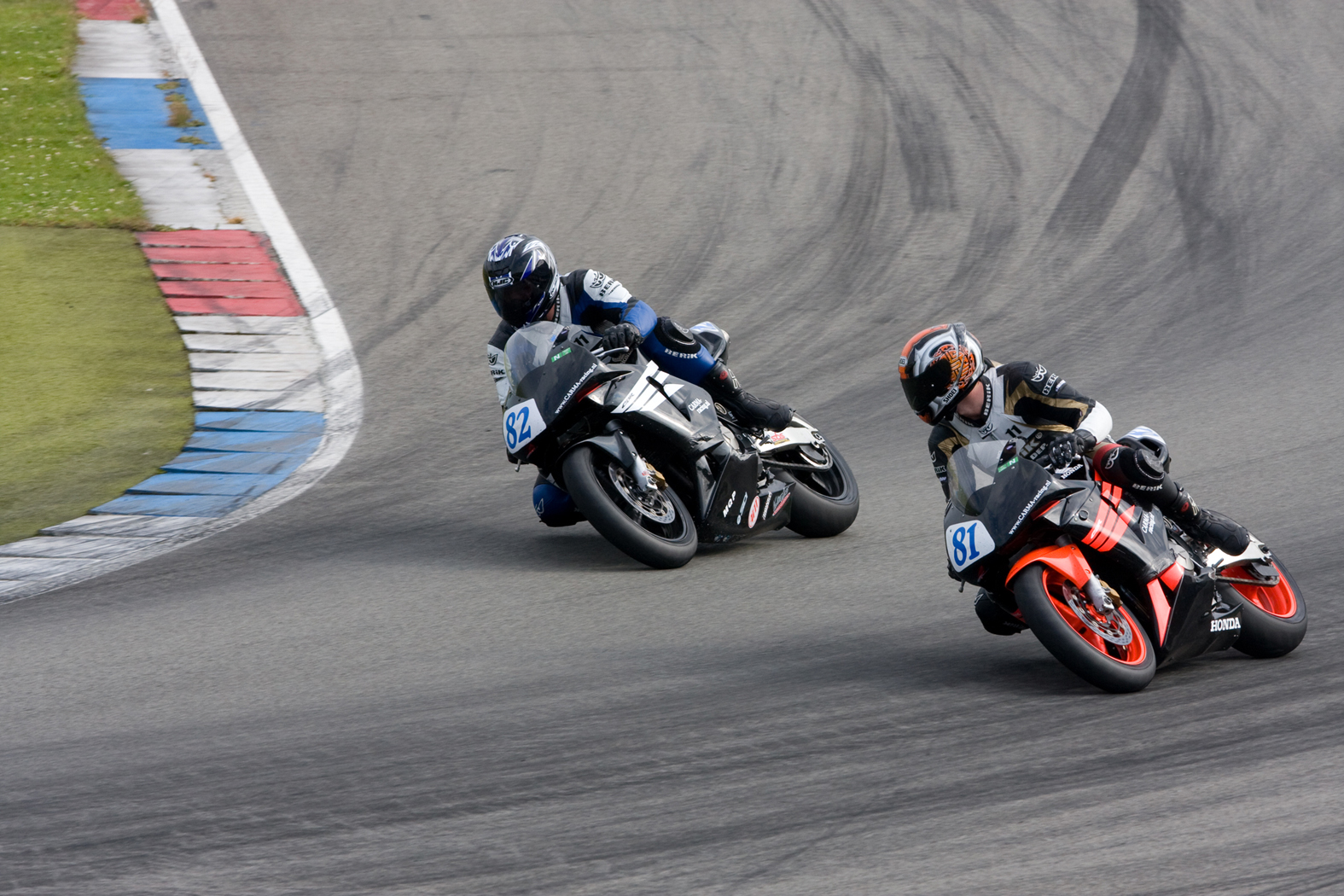 Marcel van Pijkeren en Carlo Harink tijdens wedstrijddag van de ZAC op 10 juni 2009 circuit Assen