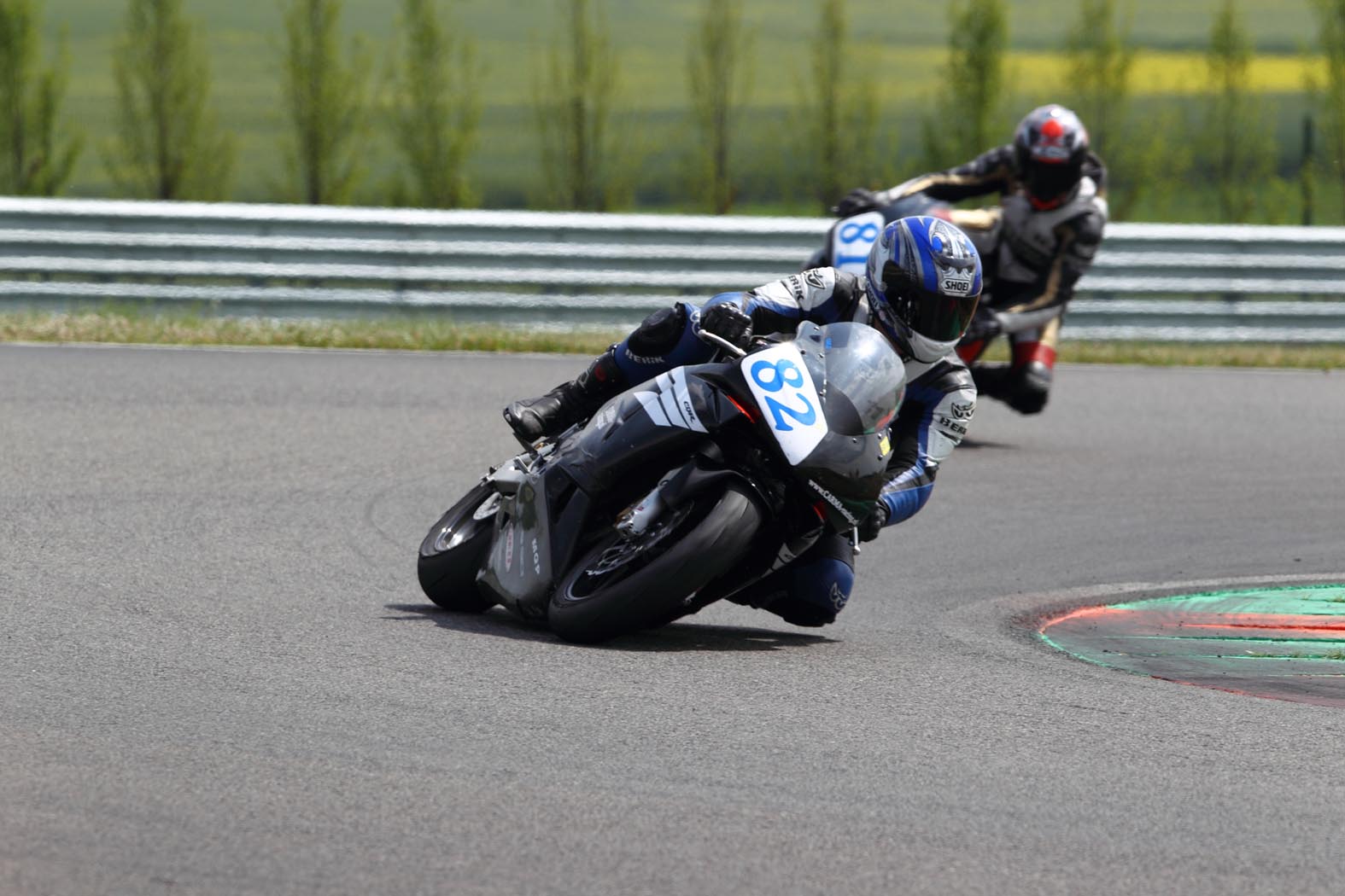 Carlo Harink en Marcel van Pijkeren tijdens wedstrijddag van de ZAC op 19 mei 2011 circuit Mettet