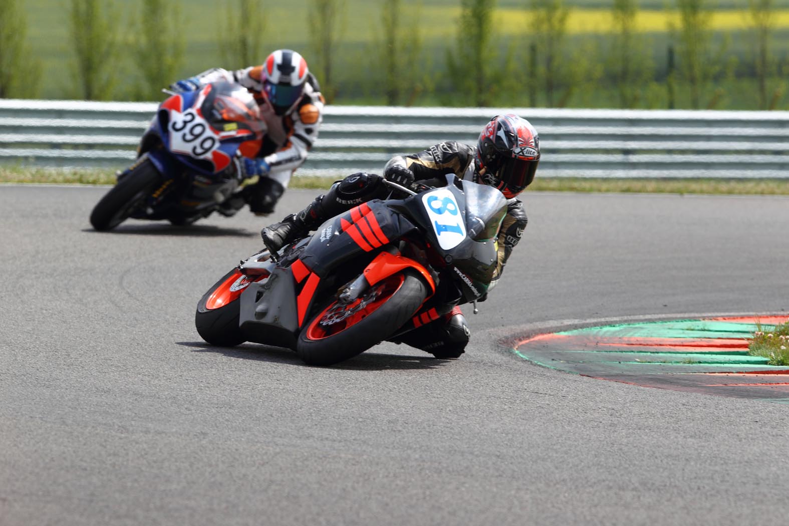 Marcel van Pijkeren en Steven Vesper tijdens wedstrijddag van de ZAC op 19 mei 2011 circuit Mettet