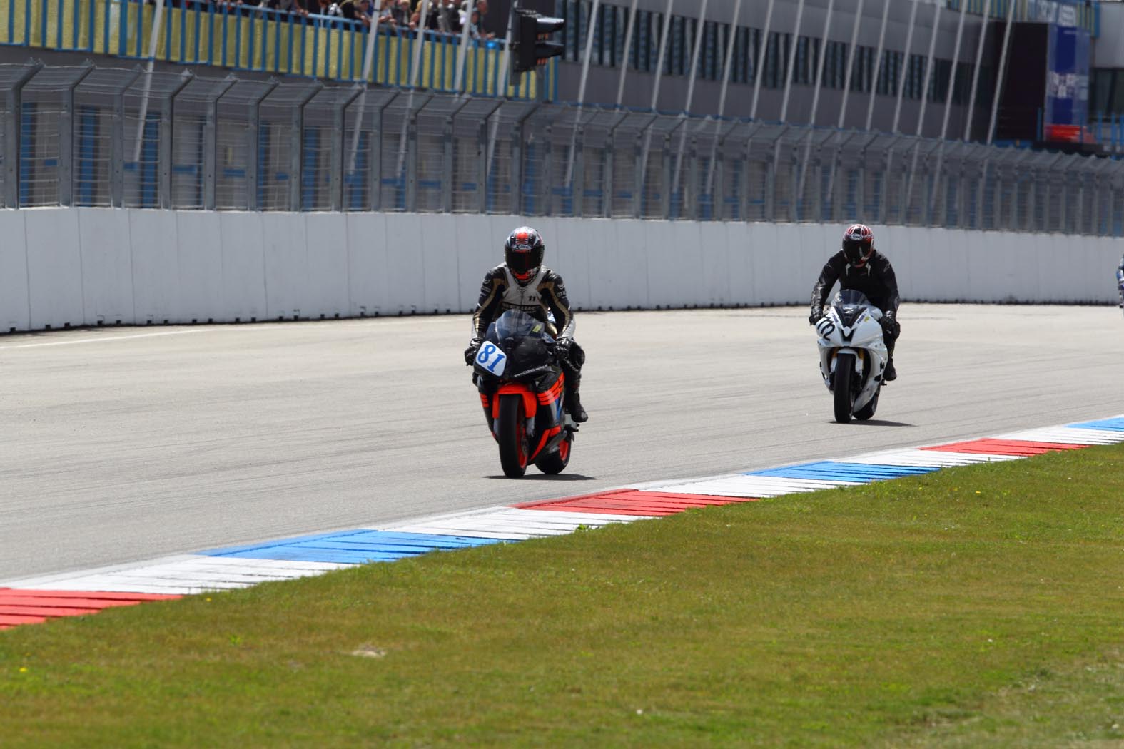 Marcel van Pijkeren en Stefan Evers tijdens wedstrijddag van de ZAC op 9 juni 2011 circuit Assen