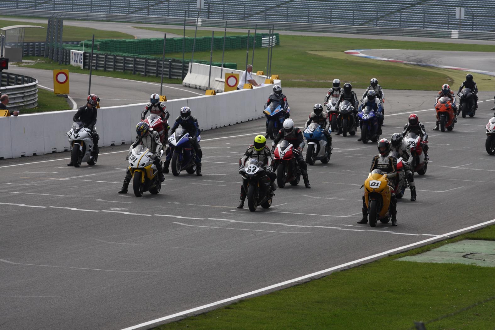 Start race S3 wedstrijddag van de ZAC op 3 oktober 2011 circuit Assen