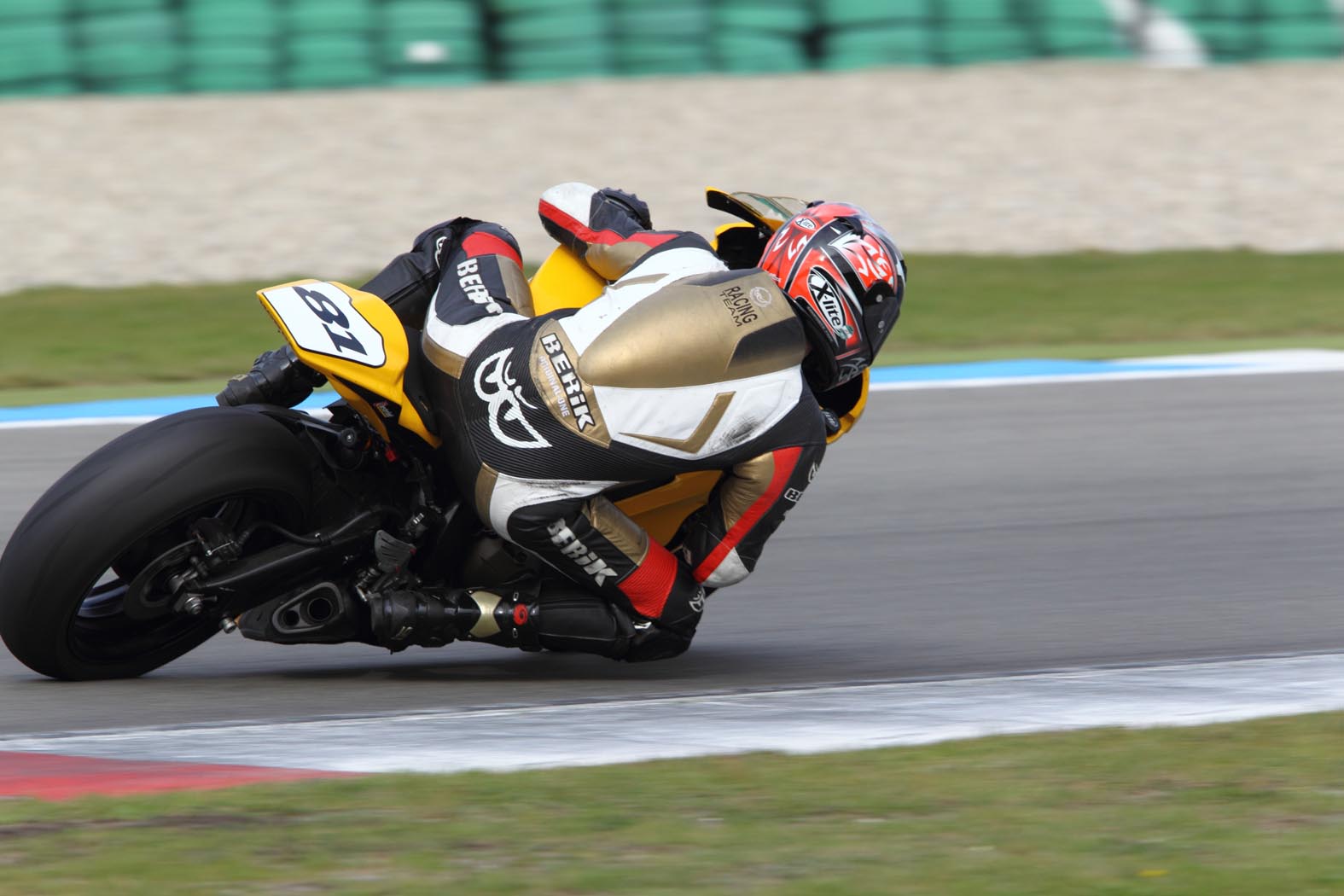 Marcel van Pijkeren tijdens wedstrijddag van de ZAC op 3 oktober 2011 circuit Assen